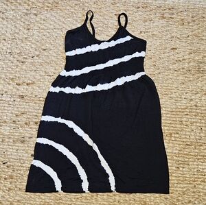 Wimens/Jrs Black and White Lightweight Knit Striped Dress